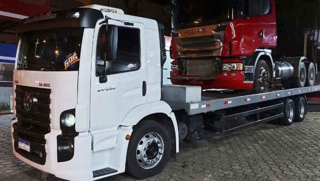 Guincho na Avenida Educador Paulo Freire  